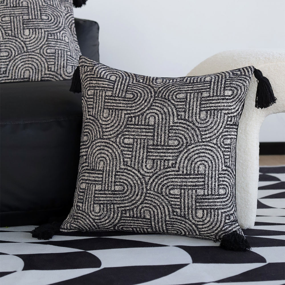 Juste de coussin à pompon géom - Pillow Cover 20X20 avis et prix