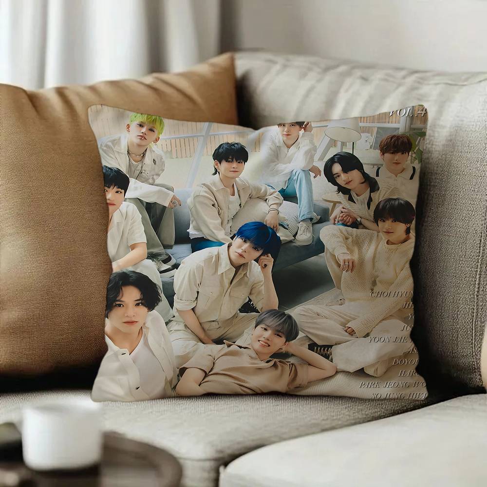 Housses de coussin Kpop GROUP  - Home Textiles Group avis et prix